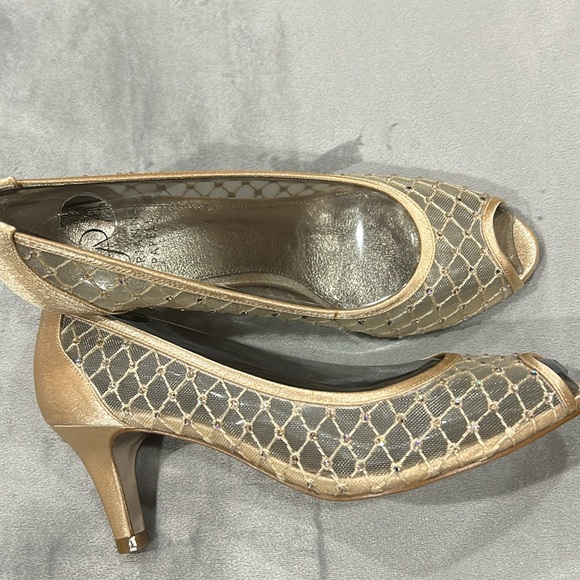 Adrianna Papell  nude mesh shoes size 7m new in box - Picture 2 of 6